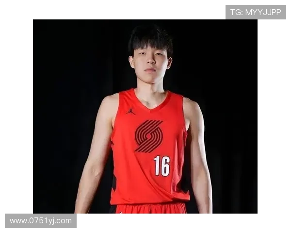 犯规失控杨瀚森半场数据低迷