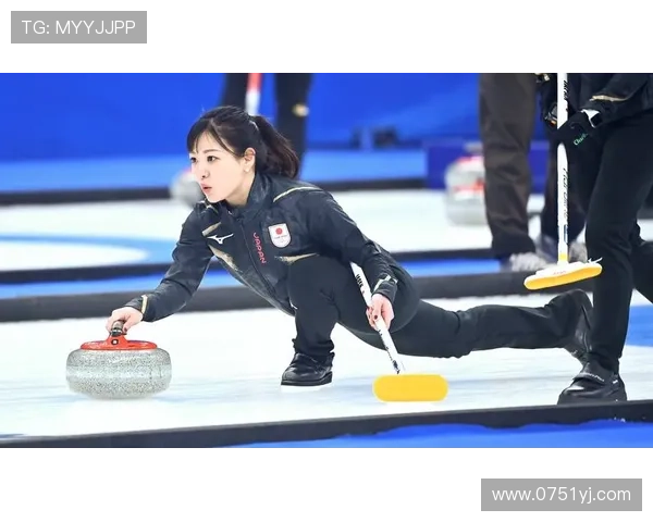 [冰雪]中国女子冰壶队轻松战胜美国队.